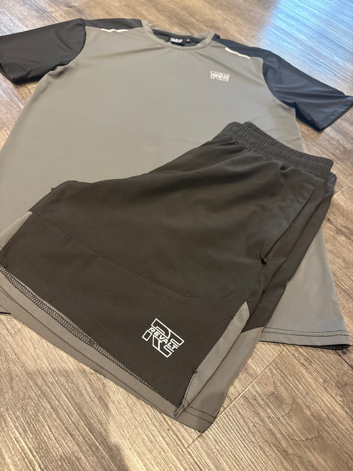 REVALT black and charcoal gym  set